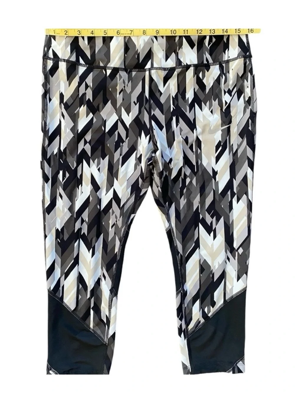 Nike Dri-Fit Women’s Multi Color Athletic Capri Leggings Bottoms Size XL